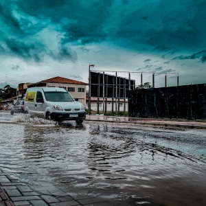Frente fria traz chuvas e riscos de temporais para Santa Catarina
