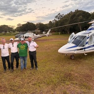 Equipe de aviação de empresa que participou da missão no RS é homenageada