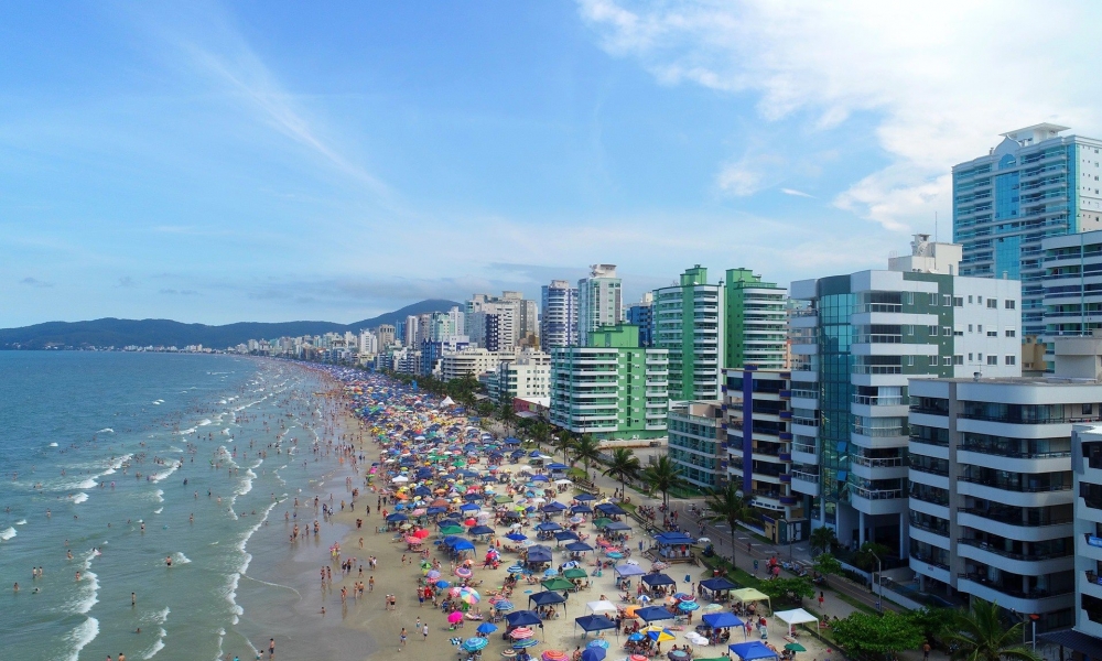 Itapema aprova aumento no número de vendedores de loteria na praia de 10 para 20