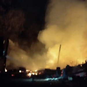 Jovem usuário de drogas incendeia casa da família; Pai conseguiu salvar filha