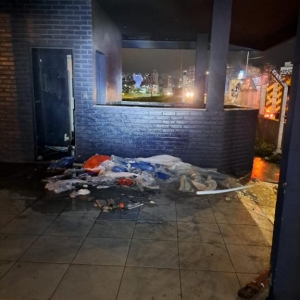 Incêndio consome antiga guarita na BR-101 em Itapema