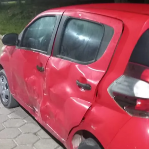 Colisão na SC-410 deixa motociclista ferido e motorista foge do local