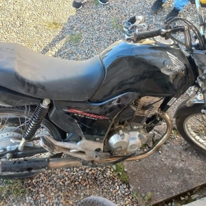 Colisão na SC-410 deixa motociclista de 20 anos ferido