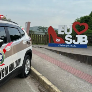 Ousadia: Criminoso furta letreiro turístico em São João Batista e mobiliza Polícia Militar