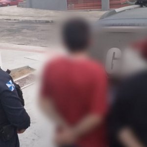 Casal é preso após furtar TV de imóvel alugado pelo Airbnb