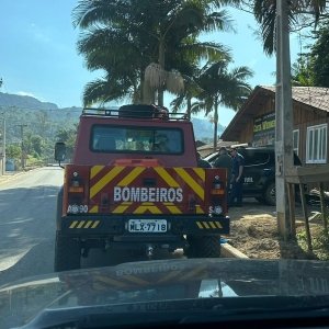 Corpo é encontrado em bairro de Canelinha; Polícia suspeita de homicídio