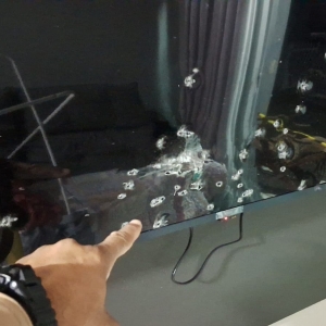 Homem atira contra o pai e alega que pai havia atirado primeiro; Parente interveio com golpes de facão