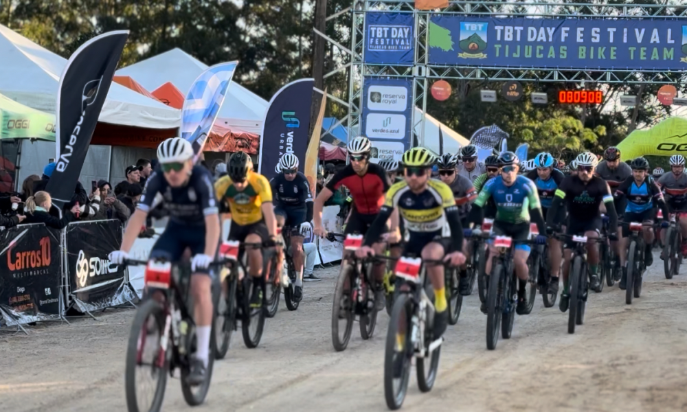 Ciclistas enfrentam o frio e participam de prova com recorde de inscritos em Tijucas