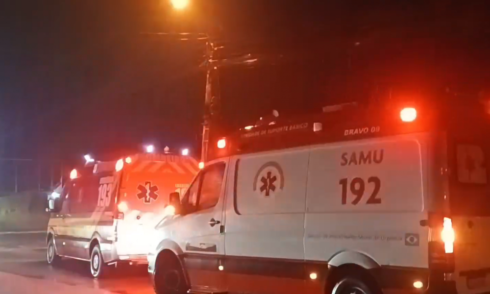 Atropelamento deixa uma pessoa ferida e outra deixa local antes do resgate