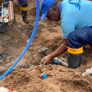 Secretaria de Obras inicia drenagem pluvial em rua de Tijucas, após reclamação da comunidade
