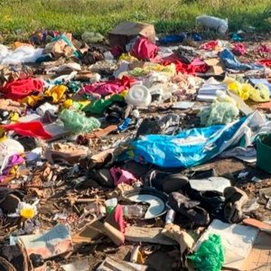 Revolta e indignação: moradores denunciam entulhos e lixos em terrenos baldios