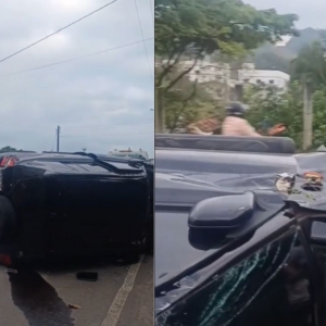 Veículo capota no centro de São João Batista; criança de 3 anos estava no carro