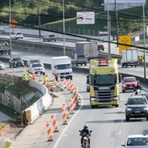 Concessionária anuncia faixa exclusiva para motos na BR-101 em Grande Florianópolis