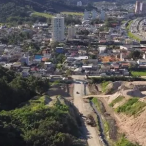 Obra na Avenida Tabuleiro/Várzea avança para fase final e promete melhorar trânsito em Itapema