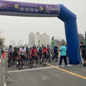 Volta Ciclística Cidade de Brusque reúne 180 atletas em disputa emocionante