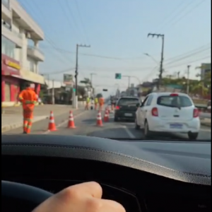VÍDEO: Motorista expressa indignação com o trânsito em Tijucas