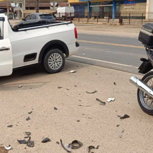 Colisão entre carro e motocicleta deixa uma pessoa ferida em São João Batista