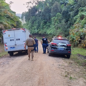 Corpo carbonizado é encontrado em área privada de empresa em São João Batista