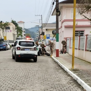 Jovem sem habilitação protagoniza fuga perigosa e cai após perseguição policial em São João Batista
