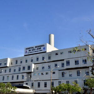 Governo de SC anuncia concurso público para a Saúde com 500 vagas em 2025