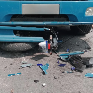 Colisão entre moto e caminhão deixa jovem ferido na SC-108