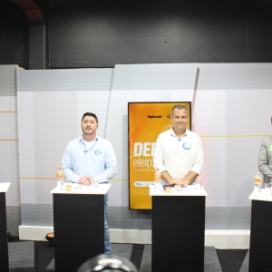 Candidatos à Prefeitura de São João Batista apresentam propostas em debate promovido pelo Vip Social