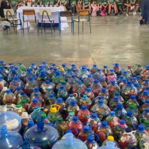 Escola Municipal arrecada 1.550 kg de tampinhas plásticas para ajudar animais