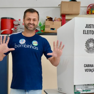 Alexandre é eleito prefeito em Bombinhas com 54,43% dos votos