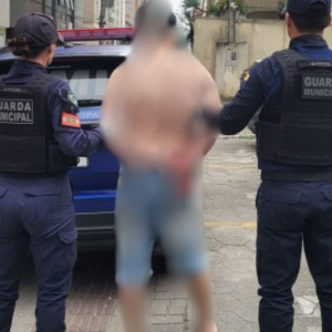 Homem em surto danifica hotel e é detido pela Guarda Municipal