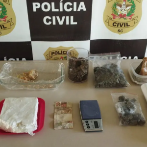 Polícia Civil desmantela associação criminosa de tráfico de drogas em Balneário Camboriú