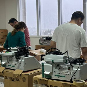 Cartório Eleitoral de Tijucas promove audiência para conferência de lacres das urnas 
