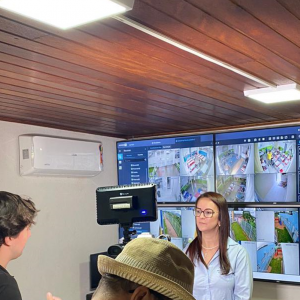 Canelinha implementa sistema de videomonitoramento em escolas e ônibus escolares
