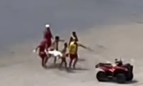 Acidente grave com lancha na praia de Balneário Camboriú deixa um morto e um ferido