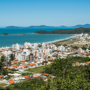Governador Celso Ramos abre inscrições para ambulantes em praias durante a temporada de verão 