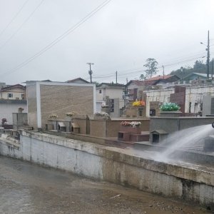 São João Batista intensifica limpeza de cemitério para o Dia de Finados