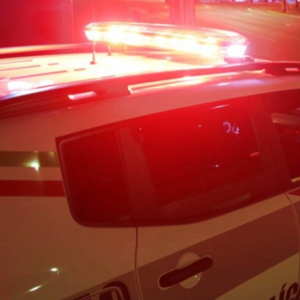 Dois homens são presos após agredirem vítima com barras de ferro