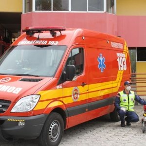 Criança de 6 anos é atropelada por motocicleta e sofre ferimentos