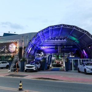 Loja de carro realiza feirão, oferece até R$ 10 mil de desconto e financiamento em 60x 