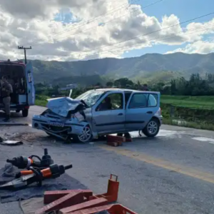 Grave acidente na SC-108 deixa quatro feridos em colisão frontal