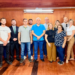 Com apenas quatro novos nomes; prefeito eleito de Tijucas, começa anunciar secretários