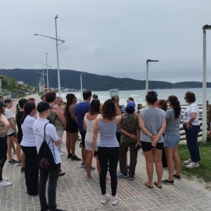 Curso gratuito capacita moradores e trabalhadores para atender turistas