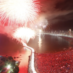 Teste de fogos e abertura da decoração natalina movimentam final de semana