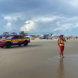 Bombeiros registram 29 salvamentos em praias na última semana