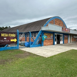 Mega Feirão de jeans tem peças direto de fábrica com preços imperdíveis; saiba detalhes