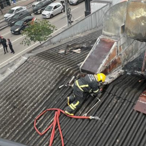 Incêndio em churrascaria mobiliza bombeiros em Balneário Camboriú