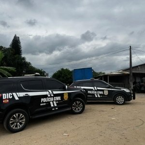 Homem é preso em flagrante por posse ilegal de arma de fogo 