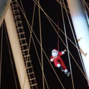 Papai Noel radical descerá de rapel na roda gigante de Balneário Camboriú em espetáculo de Natal