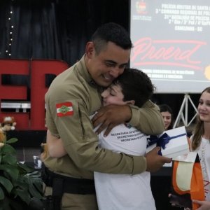 Mais de 170 alunos formados no Proerd celebram conquista em Canelinha