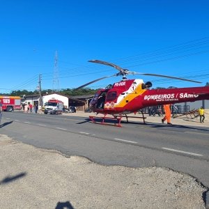 URGENTE: Grave acidente com moto e dois carros deixa motociclista gravemente ferido
