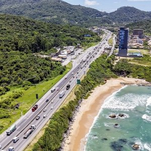 Arteris Litoral Sul estima 3,5 milhões de veículos nas rodovias durante o feriado de Ano Novo